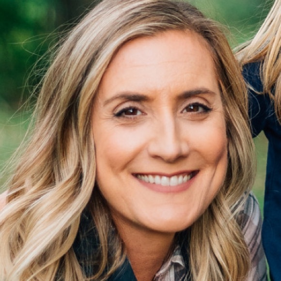 Meet your Posher, Lisa - Picture 1 of 3